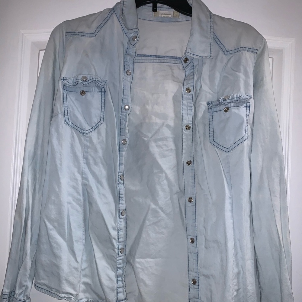 Denim long sleeve shirt with snap buttons